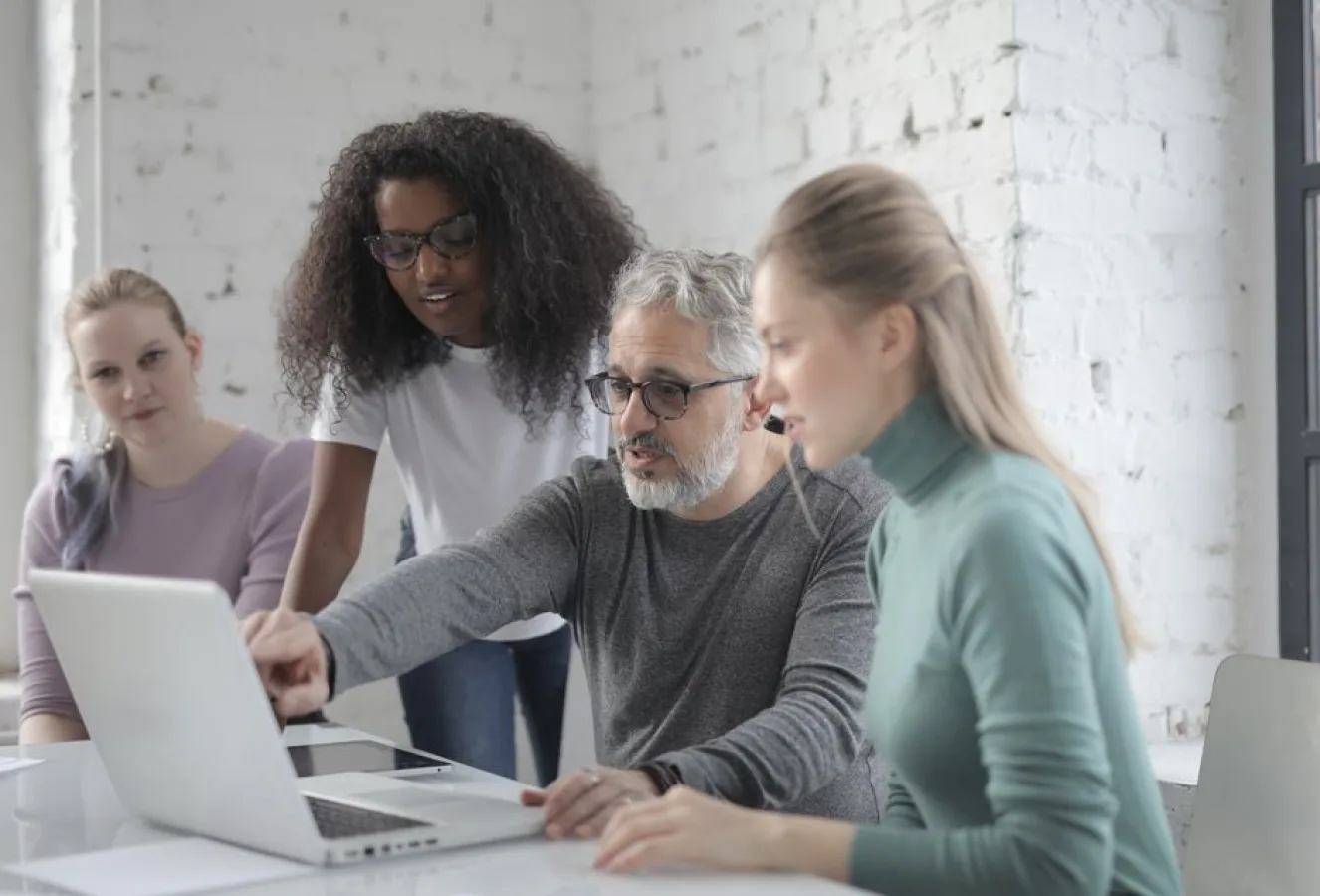 Agence web ou freelance : comment choisir votre prestataire