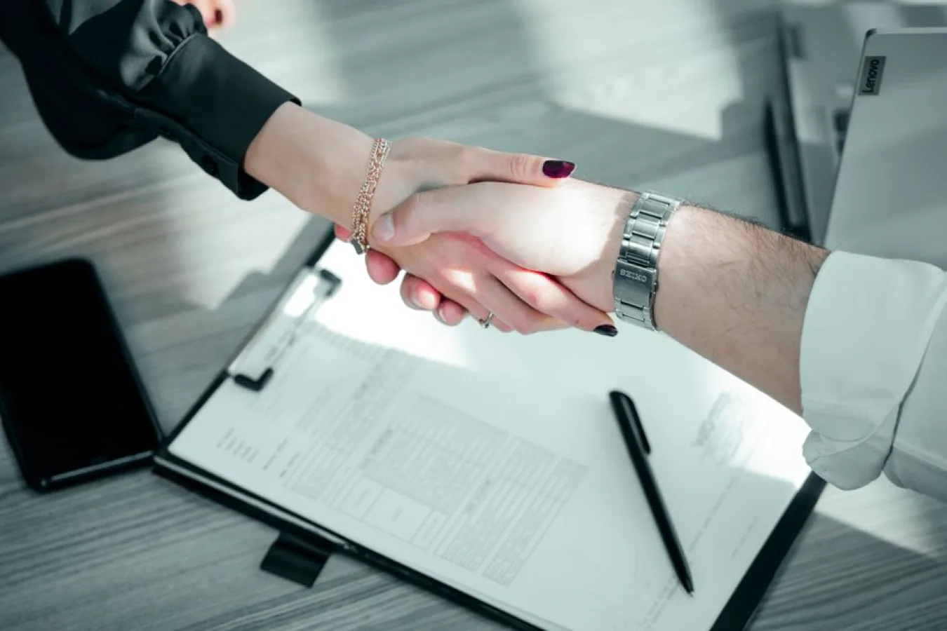 Régie ou forfait : quel contrat pour votre projet web ?